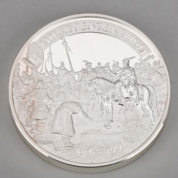 MEDALJ, silver, György Bognár för Hungarian Mint Ltd. 1996. Vikt 1000 g.