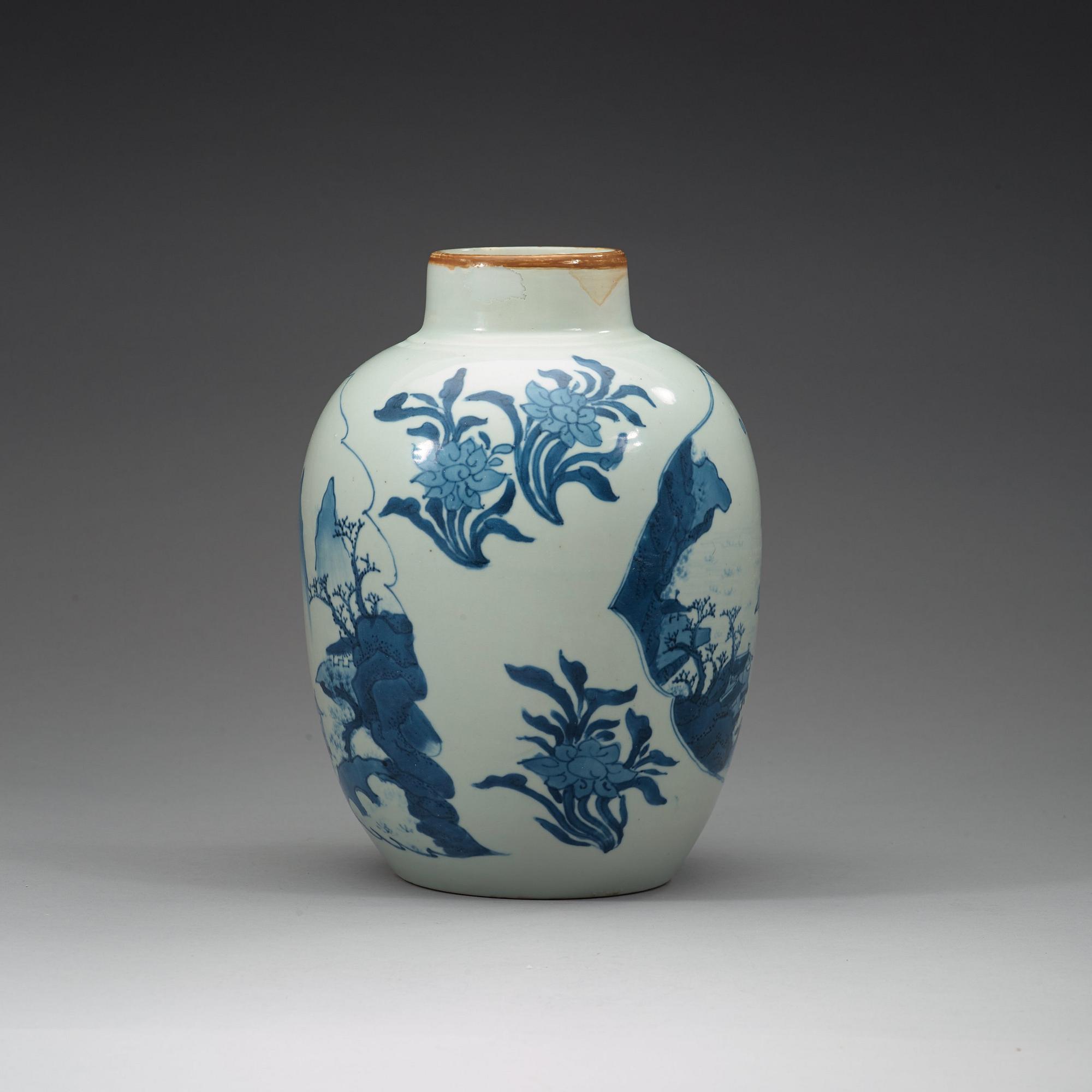 A blue and white Transitional jar, 17th Century.