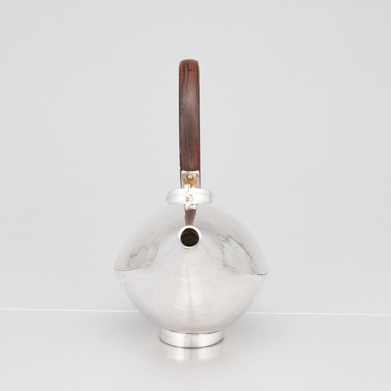 Lars Håkansson, a sterling coffeepot, Lund, 1982, sterling silver.