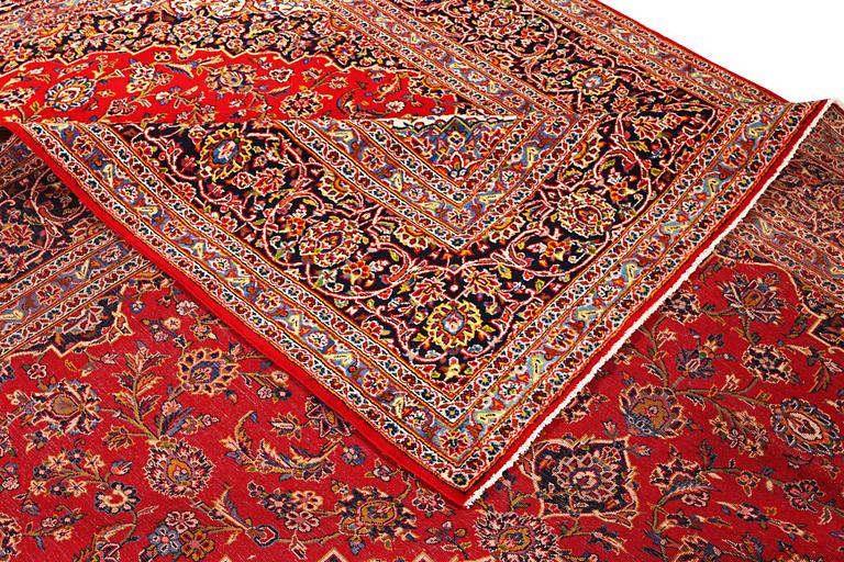 A Kashan carpet, c. 388 x 295 cm.