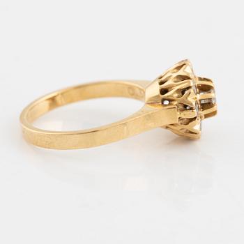 Ring, 18K guld med briljantslipade diamanter, totalt 0,36 ct.