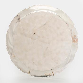 Tarjotin, hopeaa, Auran Kultaseppä Oy, Turku 1976.