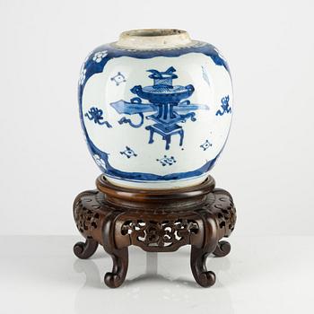 Bojan / kruka, porslin, Kina, Qingdynastin, Kangxi (1662-1722).