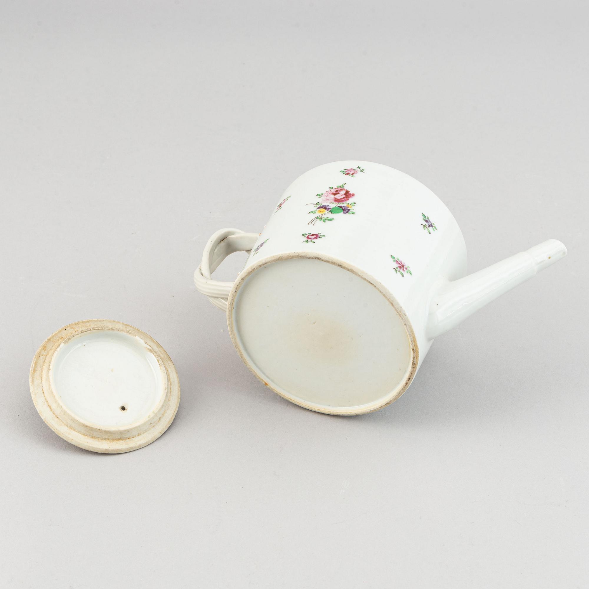 Tekanna med lock, kompaniporslin. Qingdynastin, Jiaqing (1796-1820).