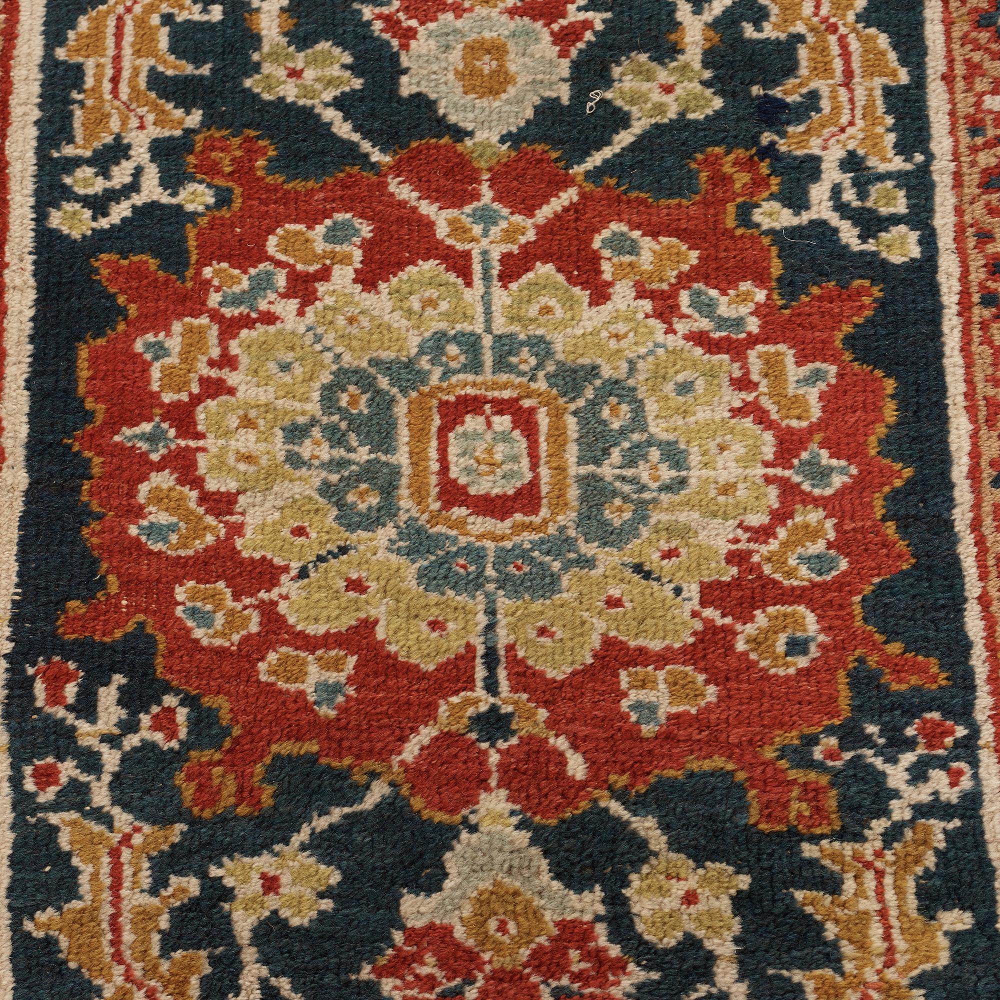 CARPET. Antique Mahal, so called Ziegler. 505,5 x 424 cm.