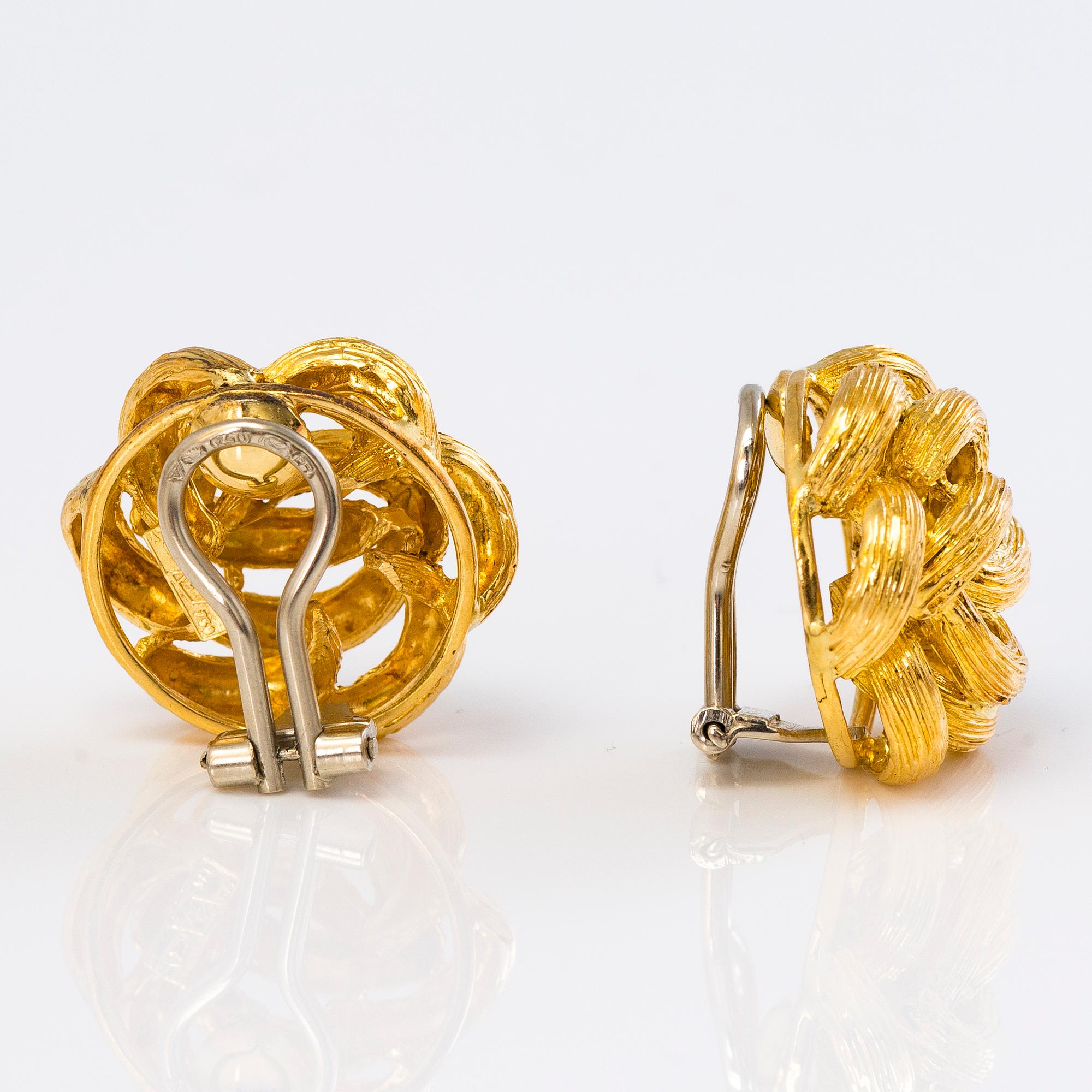 ÖRHÄNGEN, 18K guld. Importstänplad Koruteollisuus Tillander Oy, Helsingfors.