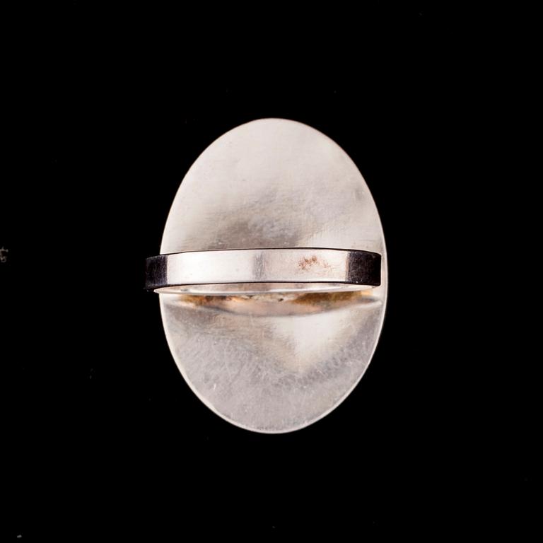 RING och HÄNGE, silver, spektrolit. R. Sunqvist 1990. Vikt totalt ca 22,9 g.