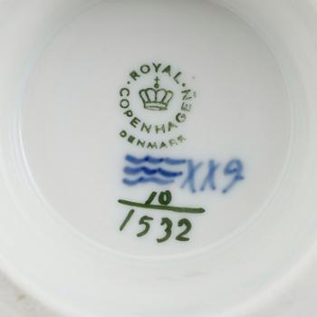 SERVISPORSLIN, 33 delar, porslin, "Blå blomst", Royal Copenhagen.
