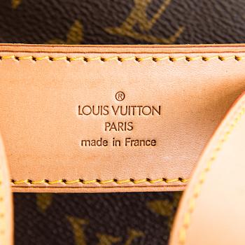 Louis Vuitton, a Monogram Canvas 'Keepall 55 bandoulière' bag.