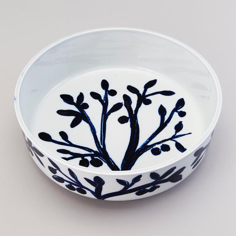 HEINI RIITAHUHTA, a porcelain bowl, 'Blue berry' signed Heini Riitahuhta 2005.