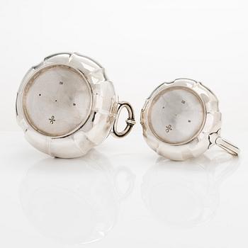 Sazikov, Sockerskrin och mjölkkanna, Kejserlig hovleverantörsstämpel Sazikov, S:t Petersburg 1860.