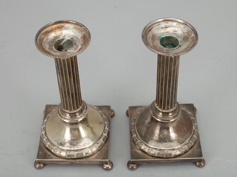 LJUSSTAKAR, ett par, nysilver, Carl Gustaf Hallberg, 1900-talets början, Stockholm, H 18,5.