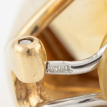 A ring and a pair of earrings in 18K gold with faceted citrine.