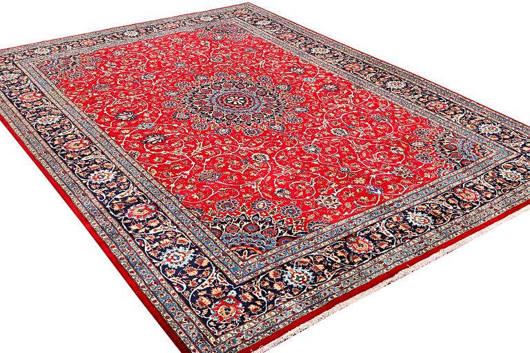 A Kashan carpet, c. 400 x 297 cm.
