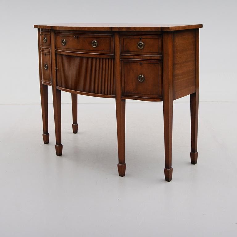 SIDEBOARD, England, 1900-talets mitt.