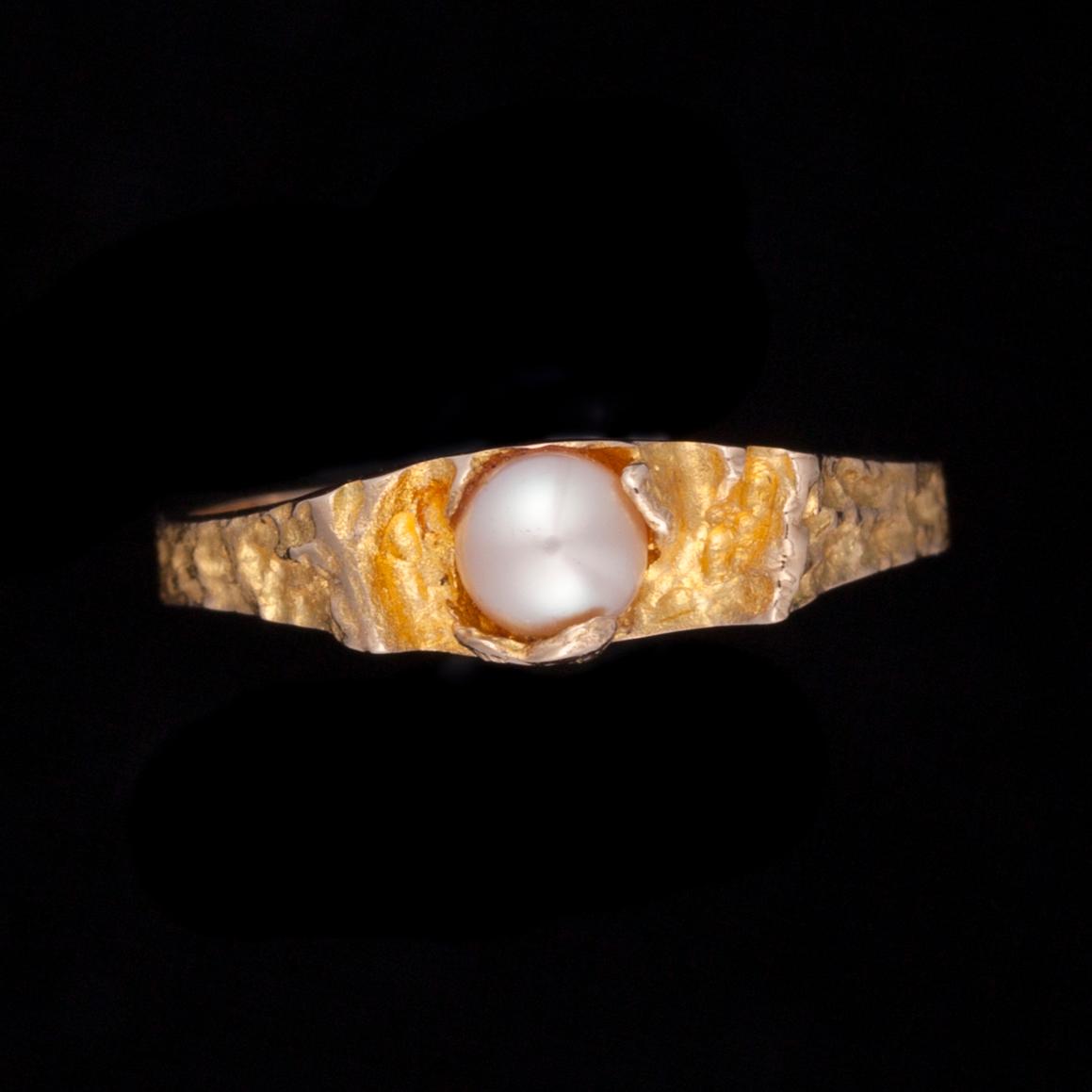 BJÖRN WECKSTRÖM, RING, "Litet ord" 14K guld samt pärla. Lapponia 1977.