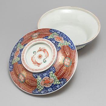 TERRIN med LOCK, porslin. Japan, Meiji (1868-1912).
