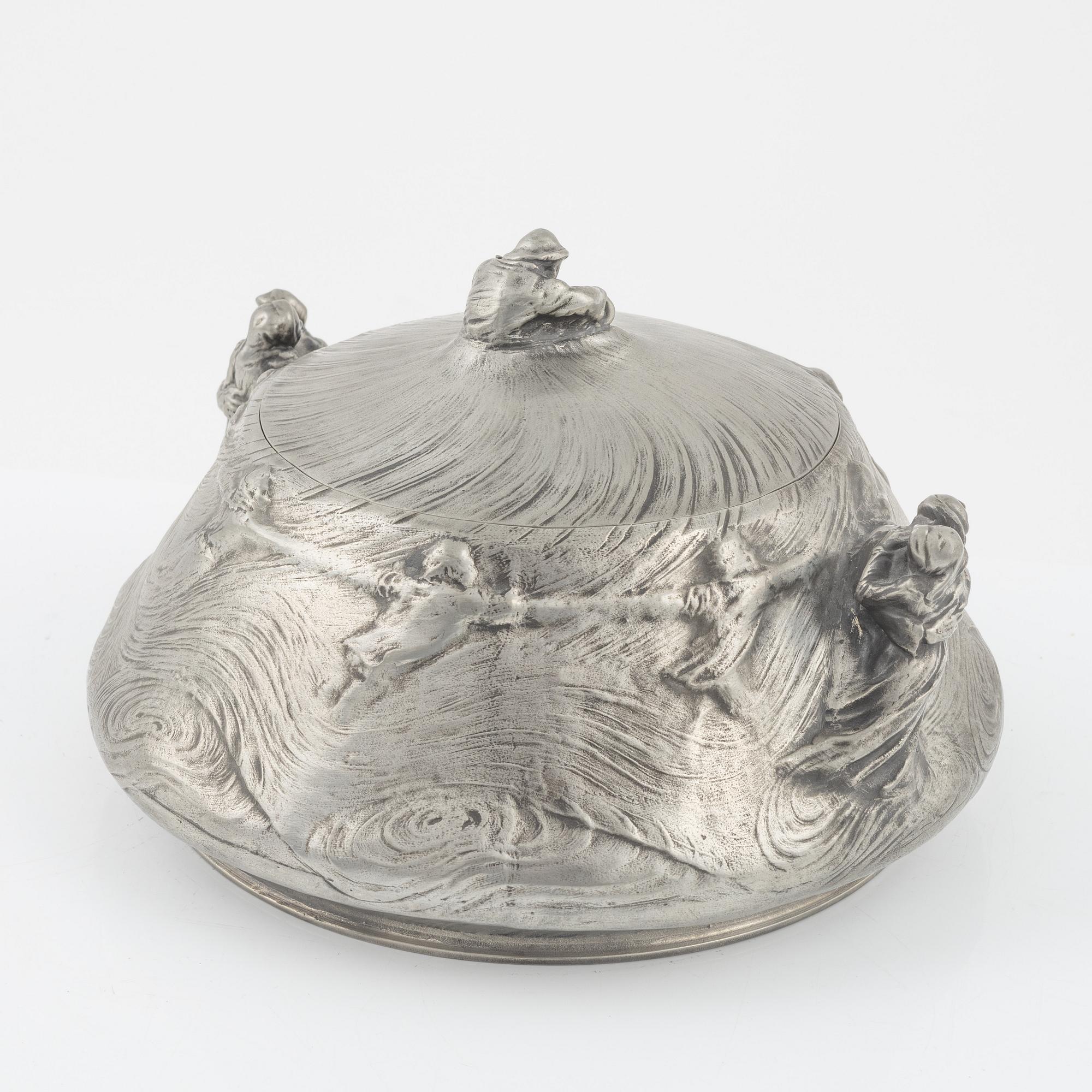 A pewter tureen by Aron Jerndahl, designed 1903, produced 1938.