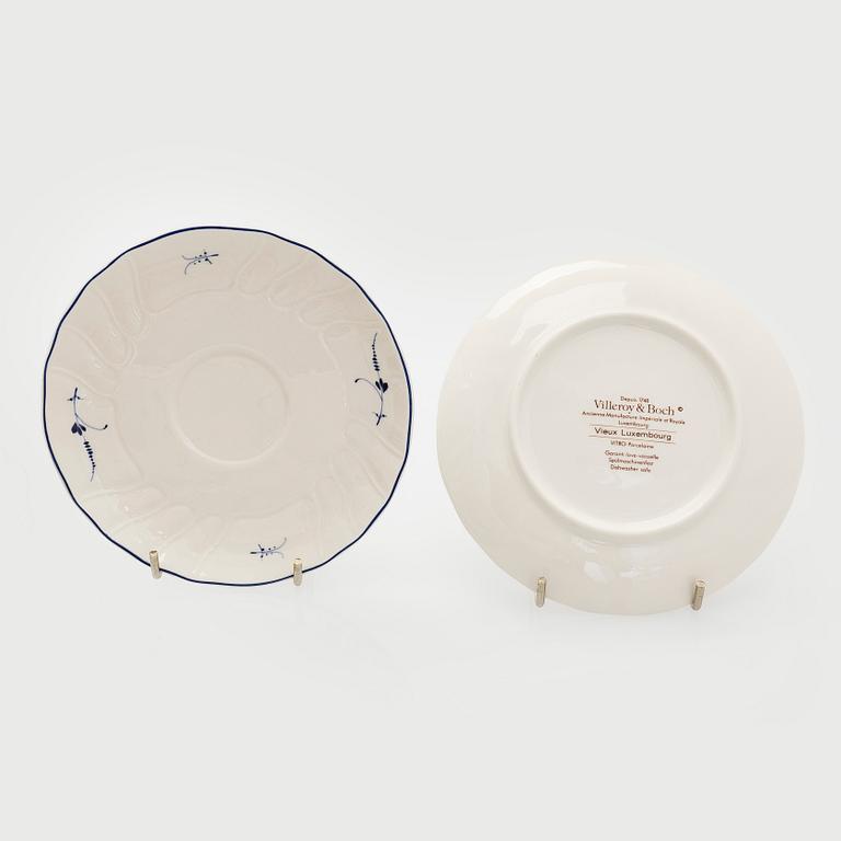 A porcelain service, 31 pieces, "Vieux Luxembourg", Germany, later half of the 20th century.