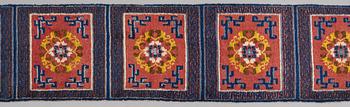 MEDITATIONSMATTA, tio rutor, semiantik Ningxia, Kina, ca 598,5 x 62 cm.