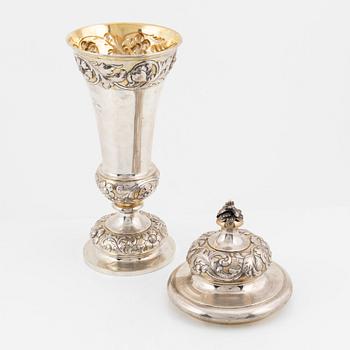 A Swedish silver beaker with cover, 1906.