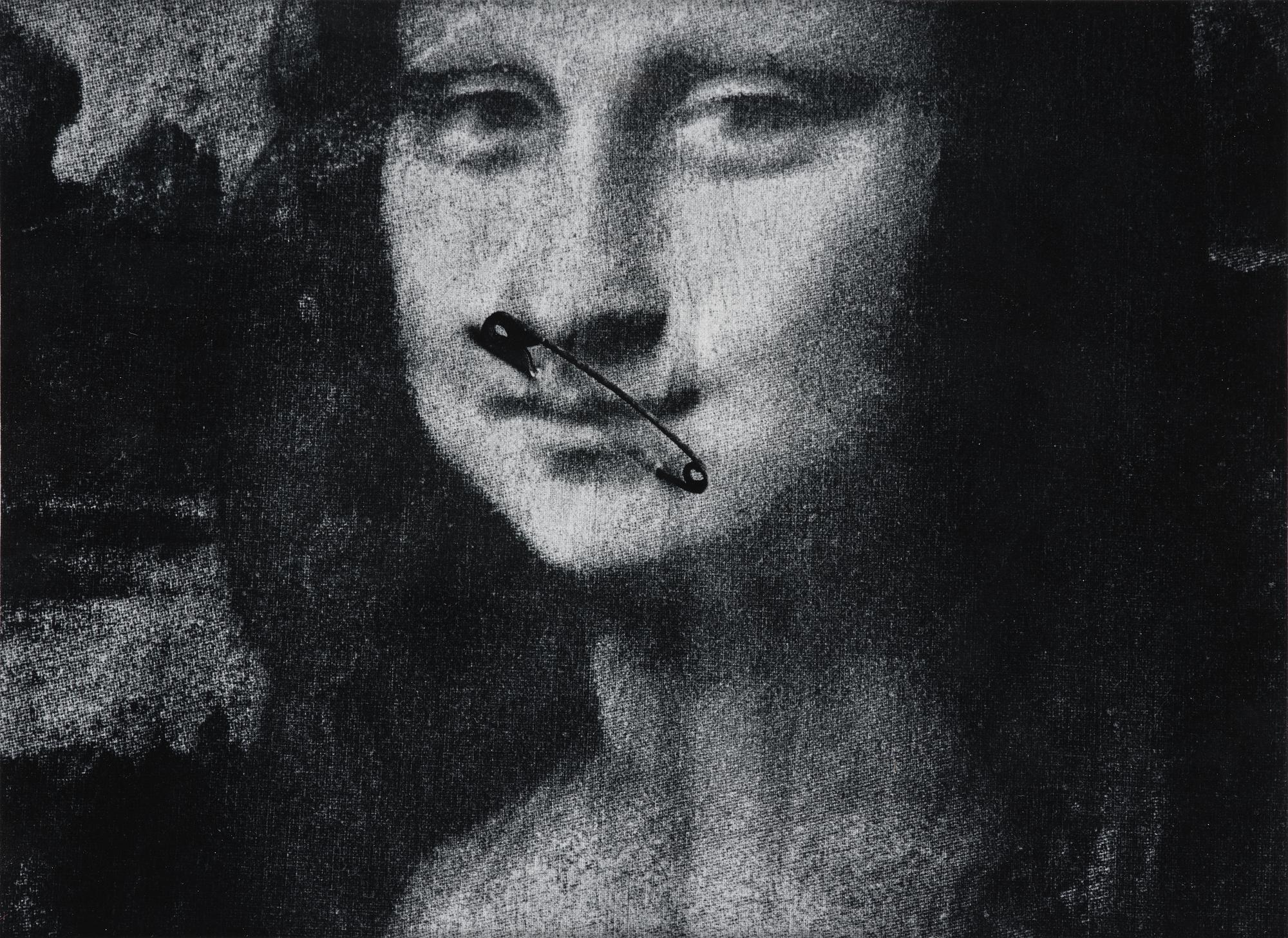 Christer Strömholm, "Kvinnan tiger i församlingen, Fox-Amphoux", 1989.