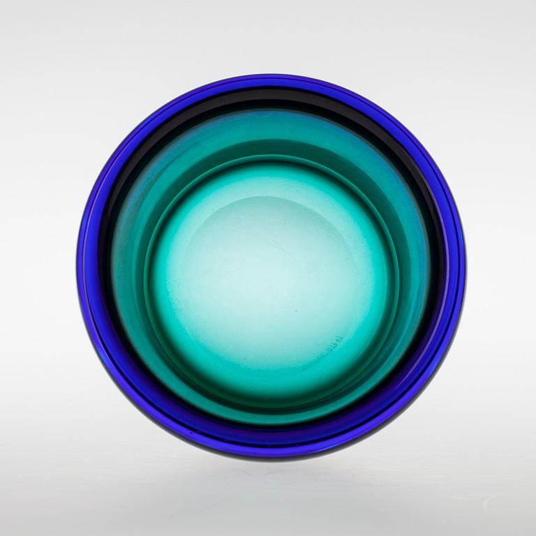 KONSTGLAS, 3 st, Kosta Boda samt Orrefors, 1900-senare hälft.