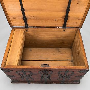 A Finnish folk art chest from Loimaa, 18th century.