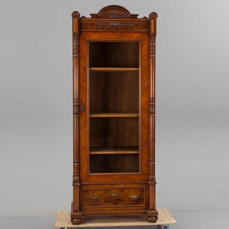 VITRINSKÅP, nyrenässans, sent 1800-tal.