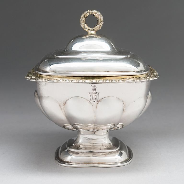 Samuel Eberlein, Bonbonjär, silver, S:t Petersburg kring 1825.