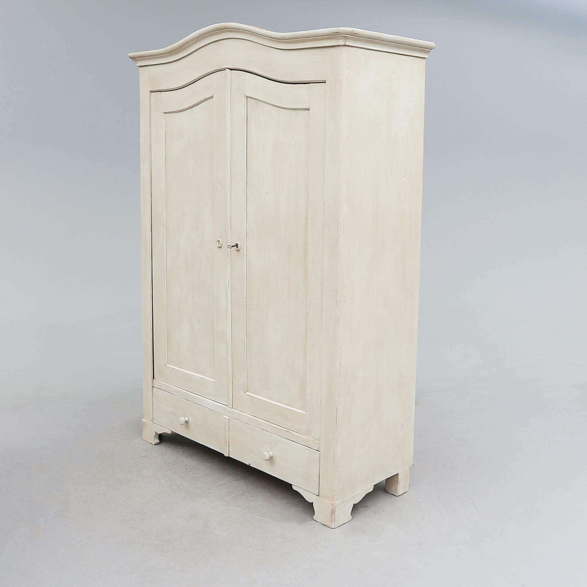 KLÄDSKÅP, 1800-talets andra hälft.