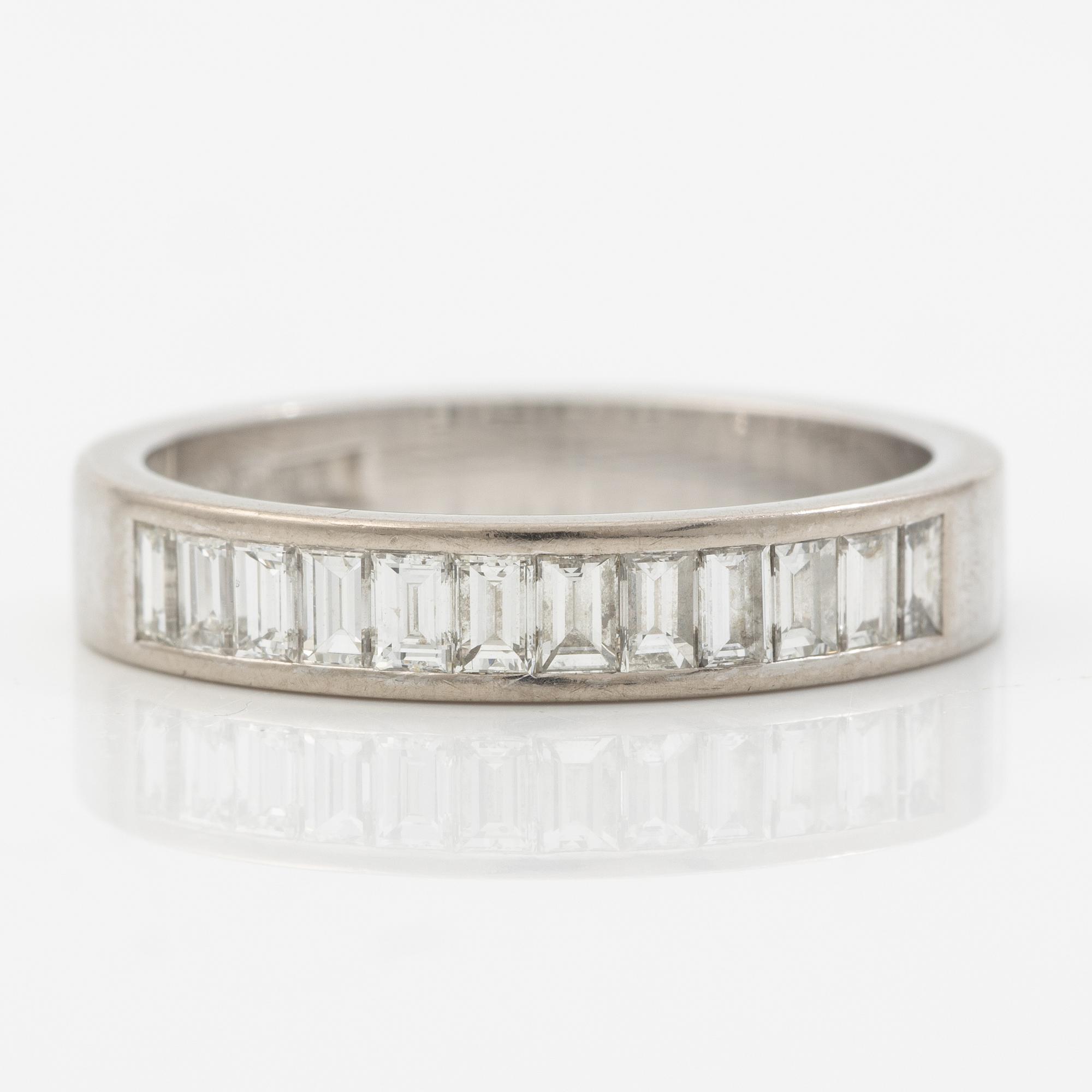 Ring 18K white gold with baguette-cut diamonds, Engelbert.