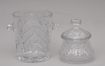 CHAMPAGNEKYLARE samt BONBONJÄR. kristall. 