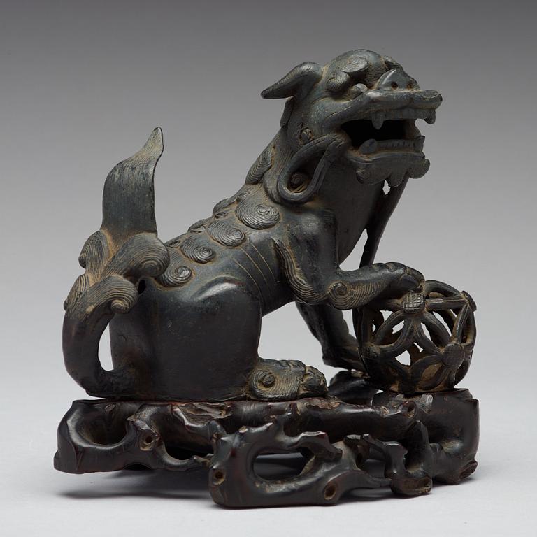 A bronze figure of a buddhist lion, Qing dynasty, 19th Century.