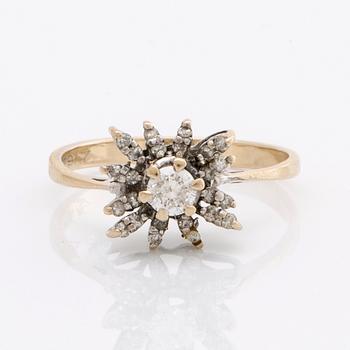 RING 18K whitegold 1 brilliant-cut diamond approx 0,25 ct and single-cut diamonds.