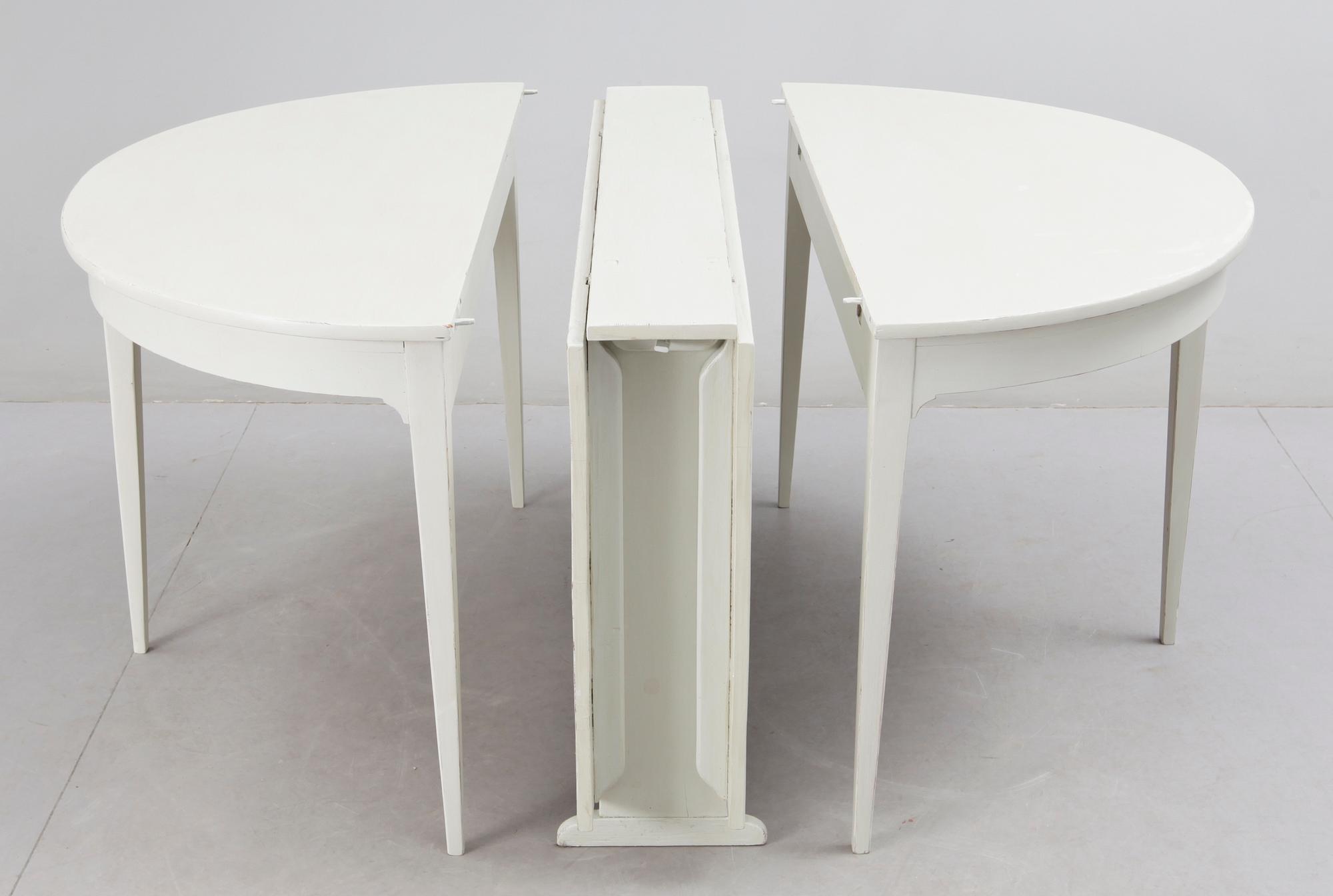 SLAGBORD samt 2 st HALVMÅNEBORD, 3 delar, 1800-tal.