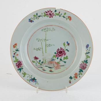 Tallrikar, 3 st, porslin, Kina, qingdynastin, 1700-tal.