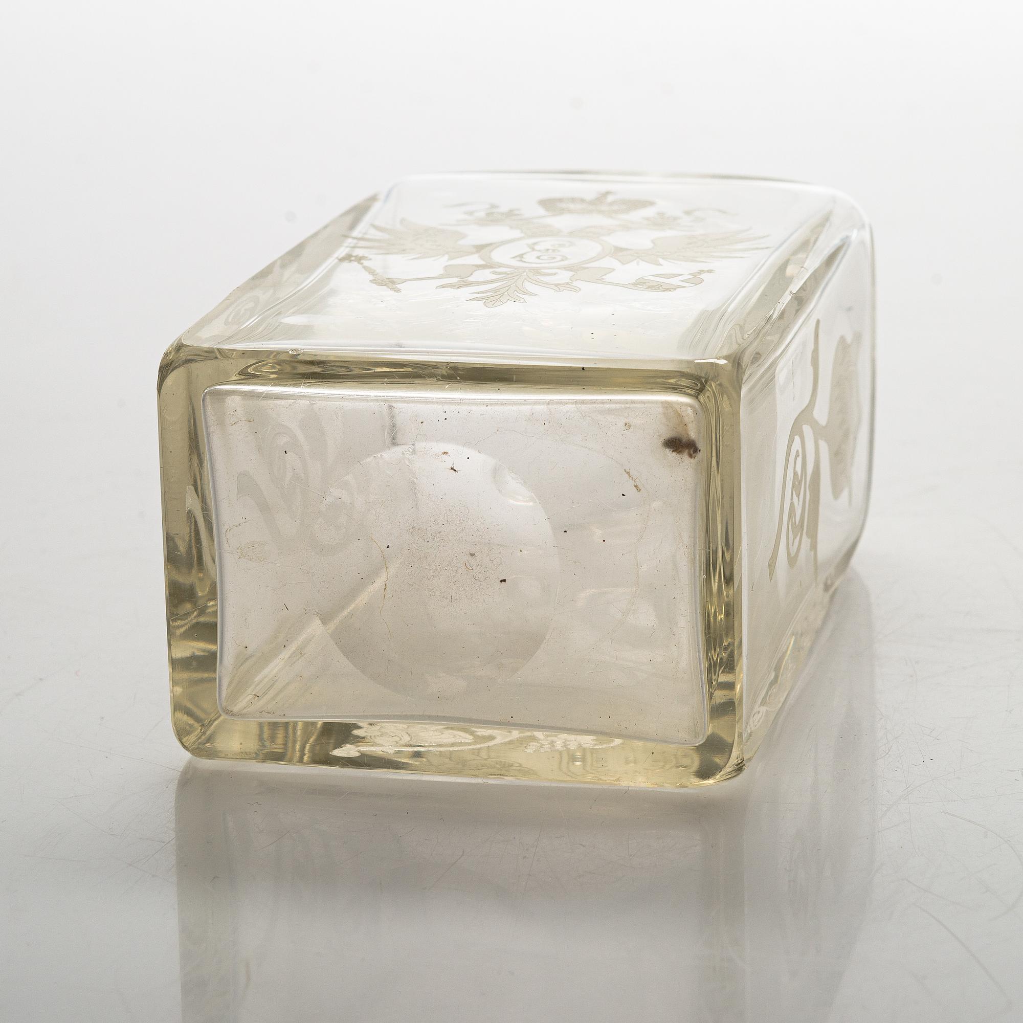 An Imperial glass carafe, early 20th century.