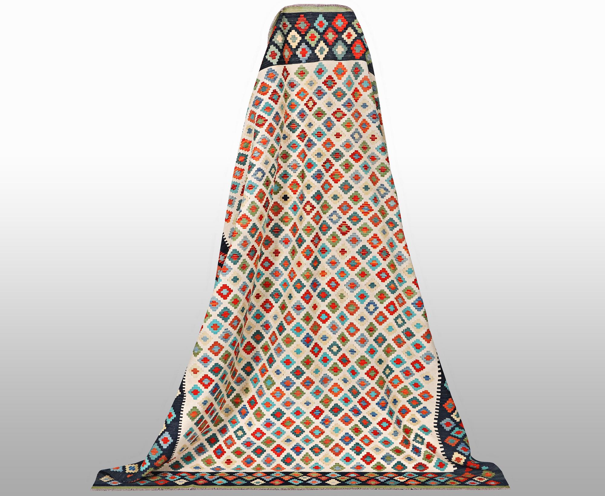 Matta kelim, ca 288 x 211 cm.