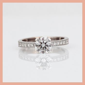 RING, 18K vitguld med briljantslipade diamanter, tot ca 1,27 ct. Total vikt ca 3,63 g.
