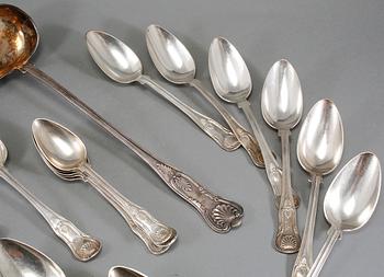 SKEDAR, 19 st, silver, samtliga stämplade omkring 1800-talets mitt. Vikt 811 gram.