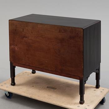 An Art decó chest of drawers, 1920/30s.