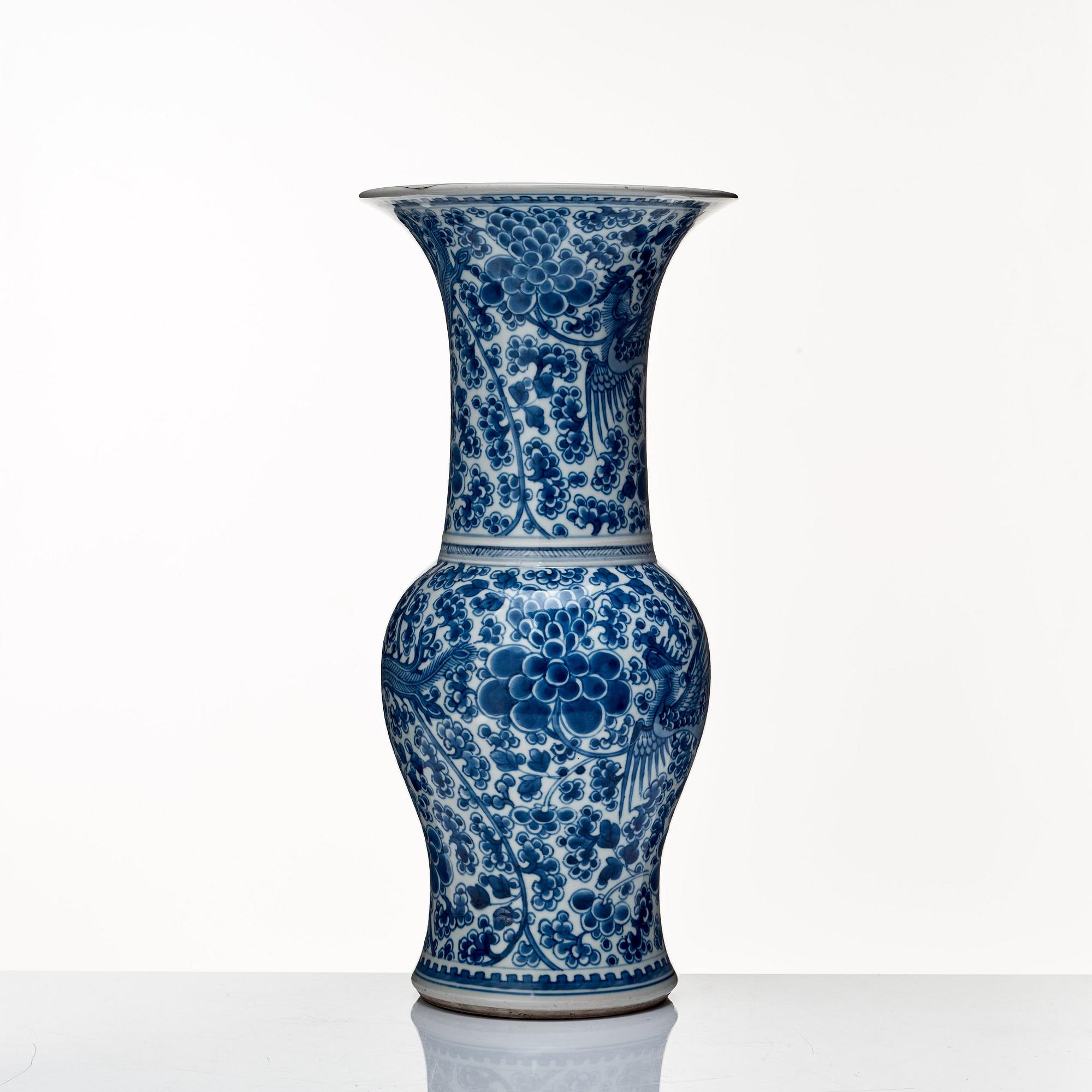 A blue and white vase, Qing dynasty, 18th Century.