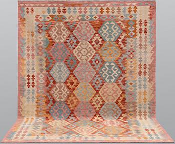 A Kelim carpet, 299 x 207 cm.