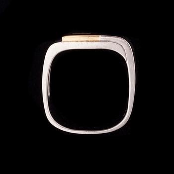 RING, platina, baguetteslipad diamant 0,36 ct. Vikt 13,4 g.