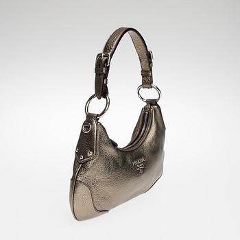 LAUKKU, Prada.