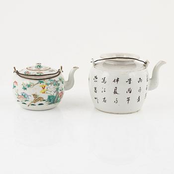 Two porcelain tea pots, China, 20th century.
