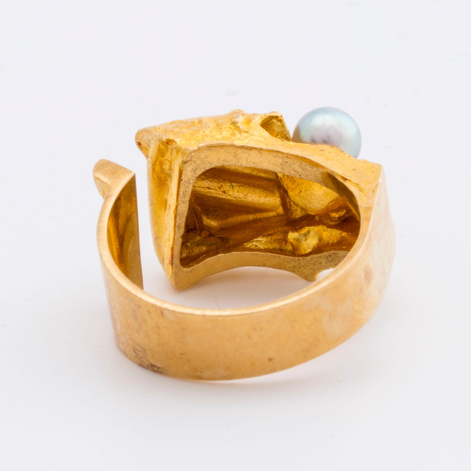 LAPPONIA RING 18K gold w 1 cultured pearl approx 5 mm, design Björn Weckström 1973 "Ukkoshelmi", hallmark Finland.