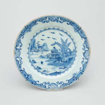 TALLRIKAR, 4 st, porslin, Kina, 1700 samt 1800-tal.