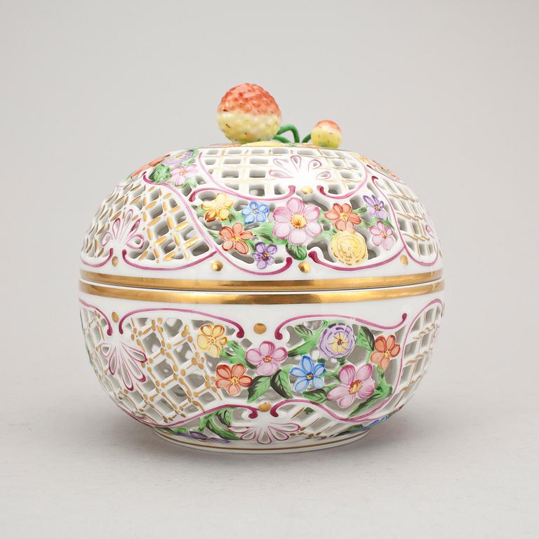 GALLERSKÅL, porslin Herend, Ungern, 1900-tal.